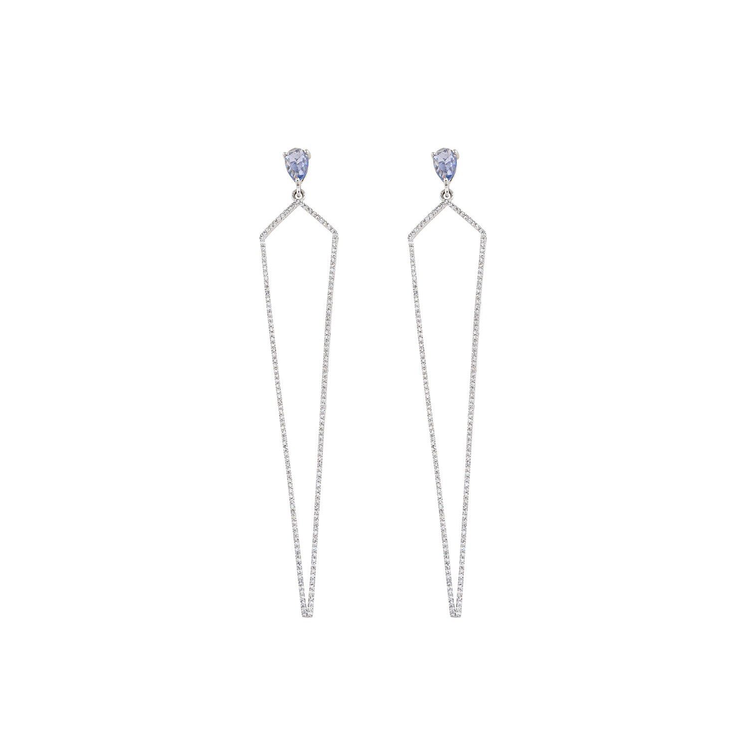 Sapphire Earring. Gold earring. Fine jewelry. Anatol. Golden Hall. Σκουλαρίκι χρυσό. Σκουλαρίκι με ζαφείρια. Σκουλαρίκι τρυπητό. Σκουλαρίκι με ζαφείρι. Σκουλαρίκι με διαμάντια. Athens. Σκουλαρίκι με μπριγιάν.