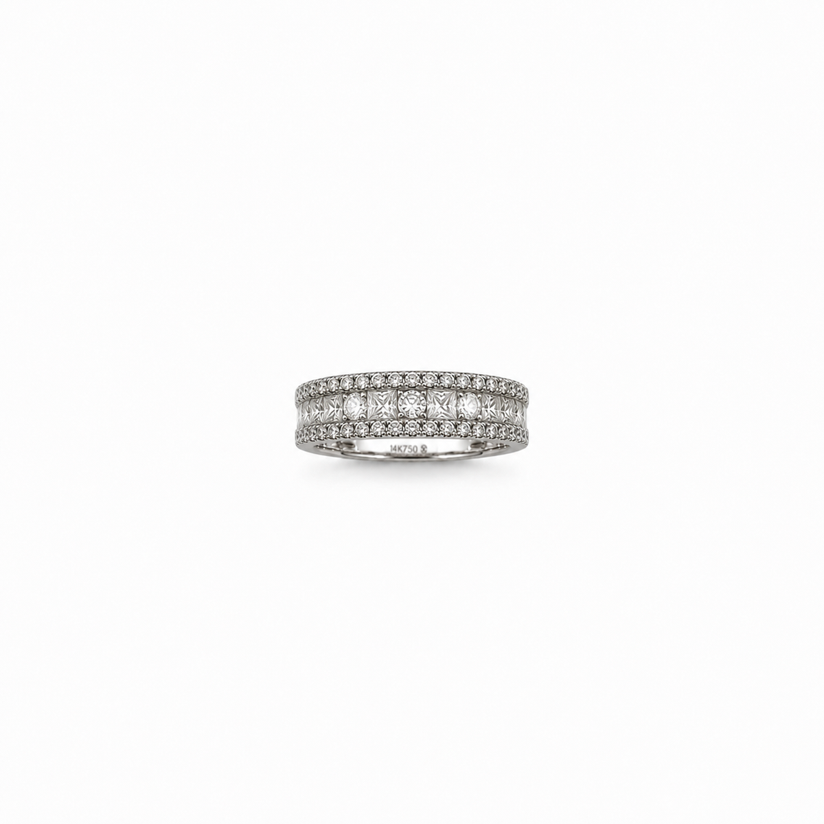Elegant Round and Princess Cut Diamond Ring
