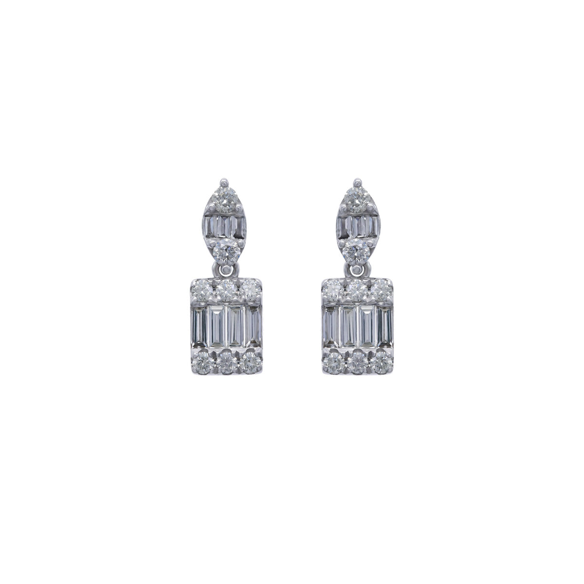 Diamond Earrings. Earring for Gift. Stud Earring. Diamonds. Anatol. Gift. Everyday earring. Easy to wear earring. Sparkly earring. Anatol Jewelry. Fine Jewelry. Golden Hall. Kifissia. Χρυσό σκουλαρίκι. Σκουλαρίκι καρφωτό. Σκουλαρίκι με διαμάντια. Athens. Χρυσά κοσμήματα. Κοσμήματα Κηφισιά. Σκουλαρίκι με μπριγιάν.