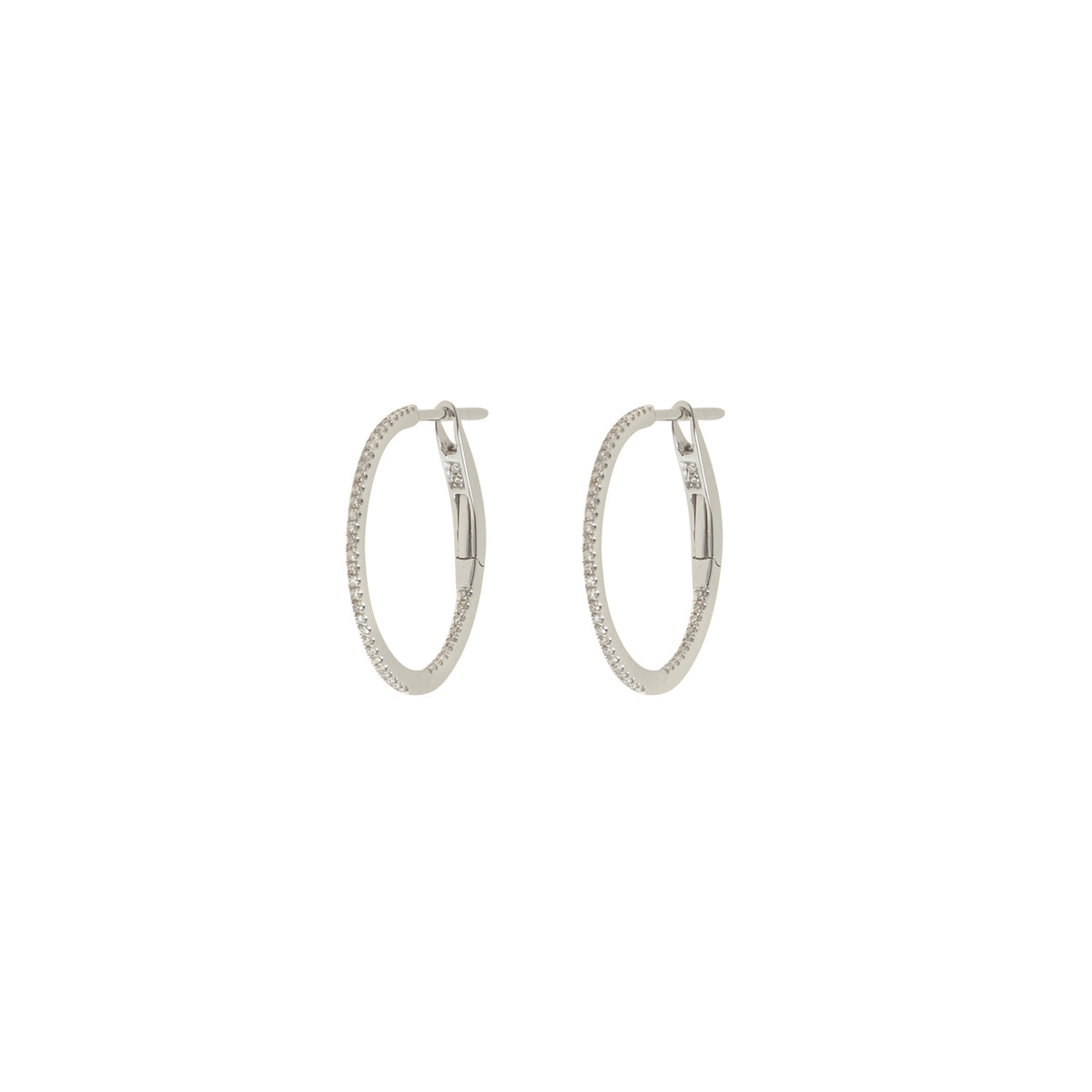 Diamond Hoop earrings. Hoop earrings. Gold hoop earrings. Gold and Diamond hoop earrings. Easy to wear hoops. Diamond hoops. Diamond earrings for gift. Χρυσοί κρίκοι. Διαμαντένιοι κρίκοι. Κρίκος με διαμάντια. Σκουλαρίκια κρίκοι. Σκουλαρίκι για δώρο. Fine jewelry. Anatol. Kifissia. Golden Hall. Athens.