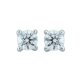 Diamond stud earring. 