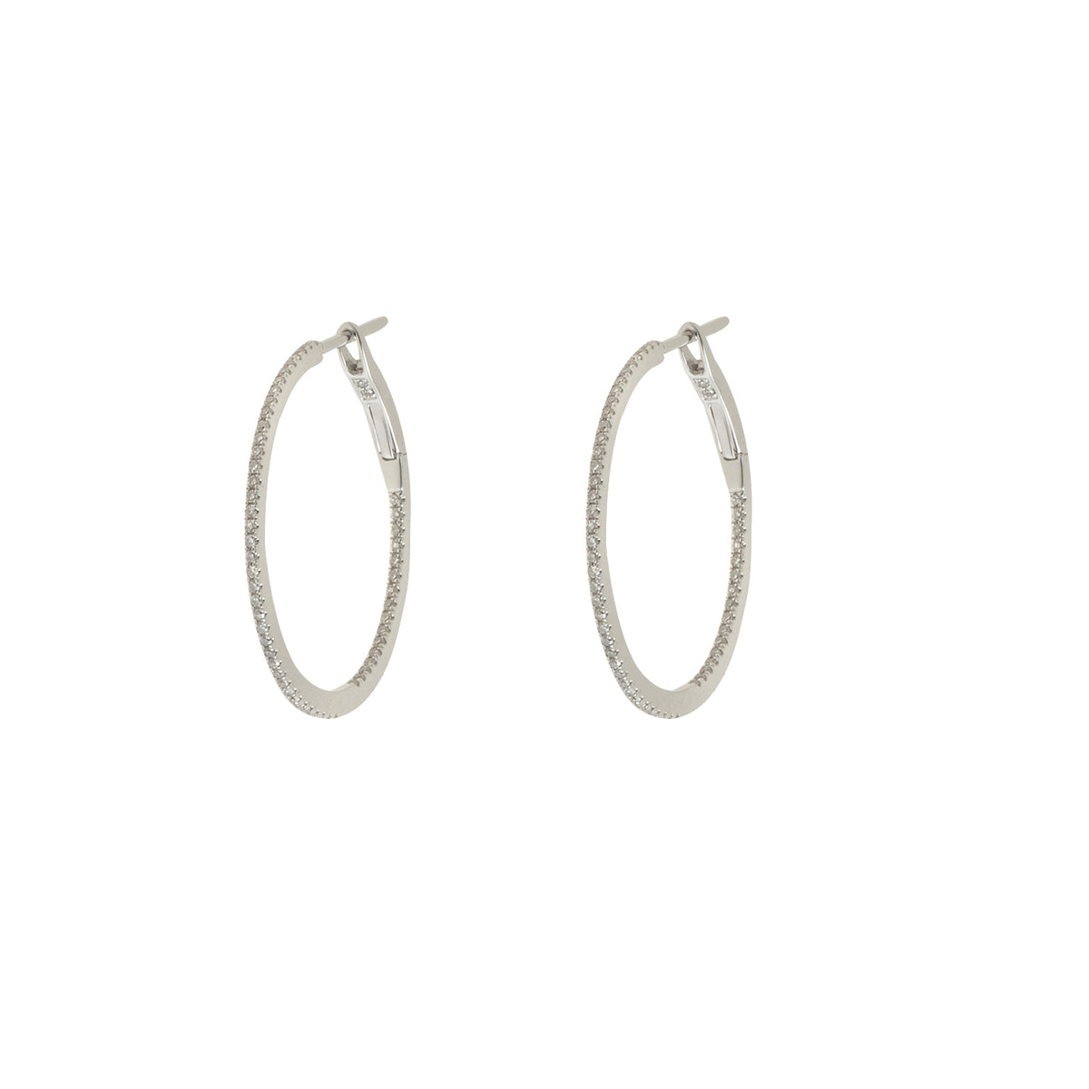 Diamond Hoop earrings. Hoop earrings. Gold hoop earrings. Gold and Diamond hoop earrings. Easy to wear hoops. Diamond hoops. Diamond earrings for gift. Χρυσοί κρίκοι. Διαμαντένιοι κρίκοι. Κρίκος με διαμάντια. Σκουλαρίκια κρίκοι. Σκουλαρίκι για δώρο. Fine jewelry. Anatol. Kifissia. Golden Hall. Athens.