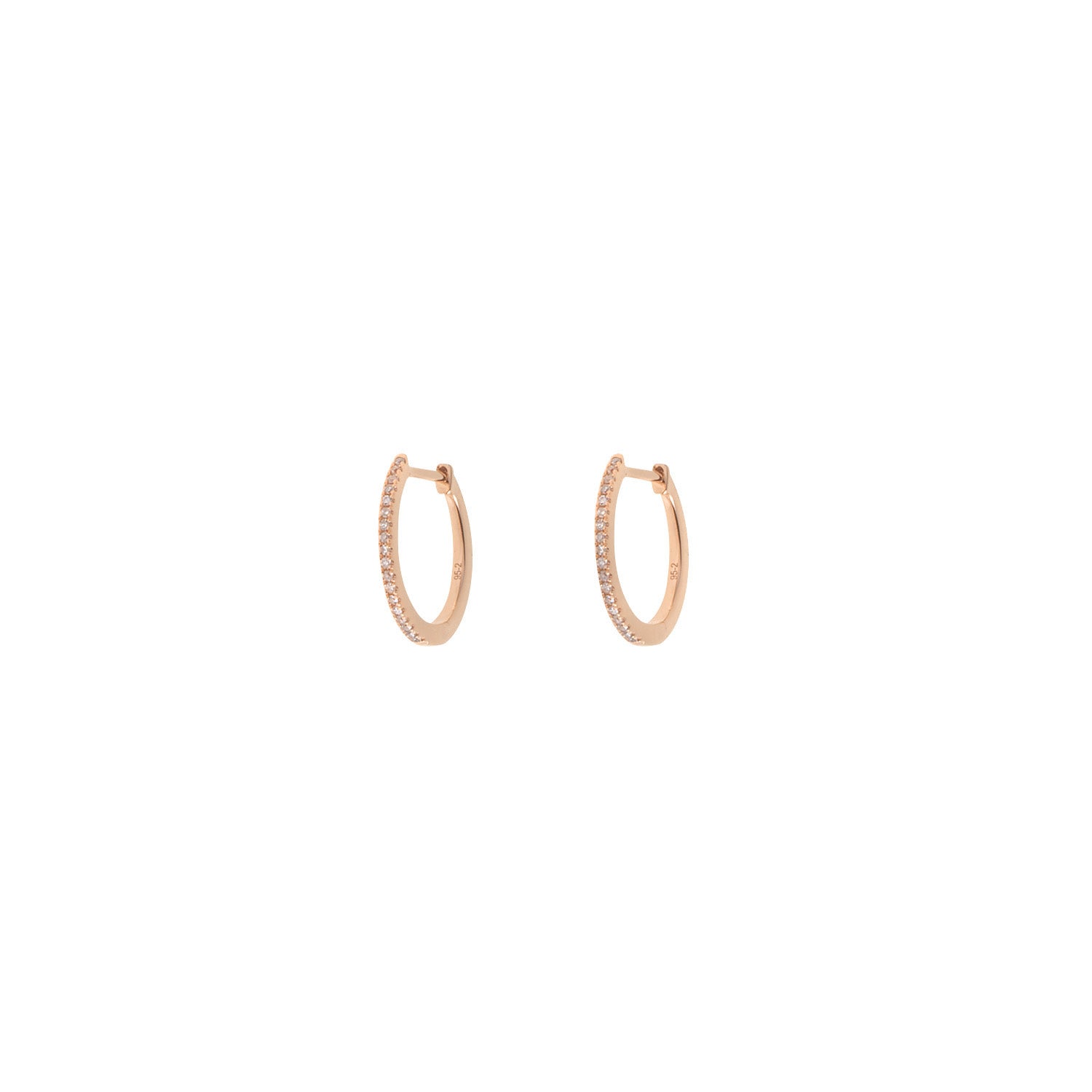 Diamond Hoop earrings. Hoop earrings. Gold hoop earrings. Gold and Diamond hoop earrings. Easy to wear hoops. Diamond hoops. Diamond earrings for gift. Χρυσοί κρίκοι. Διαμαντένιοι κρίκοι. Κρίκος με διαμάντια. Σκουλαρίκια κρίκοι. Σκουλαρίκι για δώρο. Fine jewelry. Anatol. Kifissia. Golden Hall. Athens.