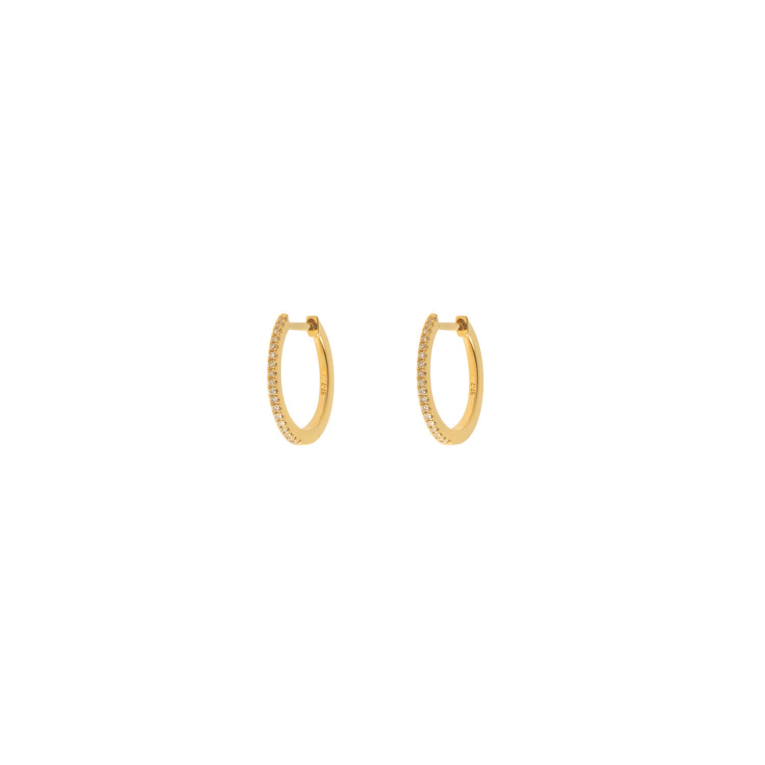 Diamond Hoop earrings. Hoop earrings. Gold hoop earrings. Gold and Diamond hoop earrings. Easy to wear hoops. Diamond hoops. Diamond earrings for gift. Χρυσοί κρίκοι. Διαμαντένιοι κρίκοι. Κρίκος με διαμάντια. Σκουλαρίκια κρίκοι. Σκουλαρίκι για δώρο. Fine jewelry. Anatol. Kifissia. Golden Hall. Athens.