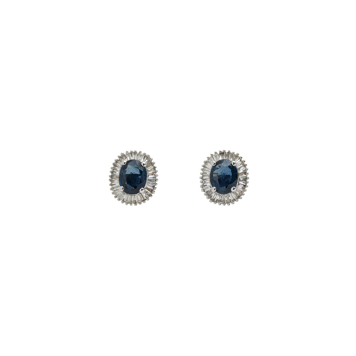 Sapphire Earring. Earrings. 18K gold earring. White Gold, yellow gold, rose gold. Perfect Gift. Earring gift. Fine jewelry. Anatol. Kifissia. Golden Hall. Σκουλαρίκι χρυσό. Σκουλαρίκι  με ζαφείρια. Σκουλαρίκι τρυπητό. Σκουλαρίκι με ζαφείρι. Σκουλαρίκι με διαμάντια. Athens. Κηφισιά. Σκουλαρίκι με μπριγιάν. 