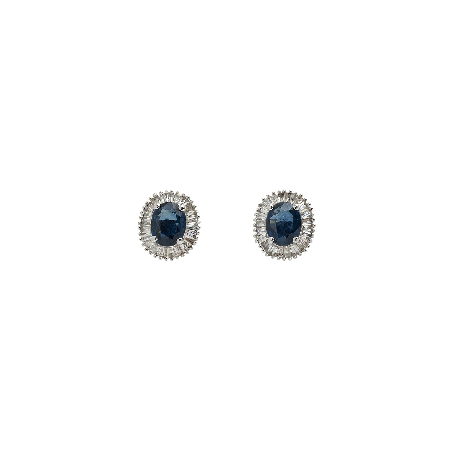 Sapphire Earring. Earrings. 18K gold earring. White Gold, yellow gold, rose gold. Perfect Gift. Earring gift. Fine jewelry. Anatol. Kifissia. Golden Hall. Σκουλαρίκι χρυσό. Σκουλαρίκι  με ζαφείρια. Σκουλαρίκι τρυπητό. Σκουλαρίκι με ζαφείρι. Σκουλαρίκι με διαμάντια. Athens. Κηφισιά. Σκουλαρίκι με μπριγιάν. 