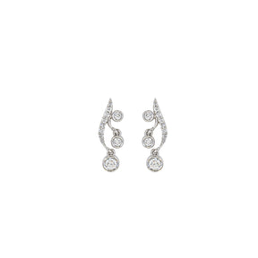 Diamond Earrings. Earring for Gift. Stud Earring. Anatol. Gift. Everyday earring. Easy to wear earring. Sparkly earring. Anatol Jewelry. Fine Jewelry. Golden Hall. Kifissia. Χρυσό σκουλαρίκι. Σκουλαρίκι καρφωτό. Σκουλαρίκι με διαμάντια. Χρυσά κοσμήματα. Κοσμήματα Κηφισιά. Σκουλαρίκι με μπριγιάν.