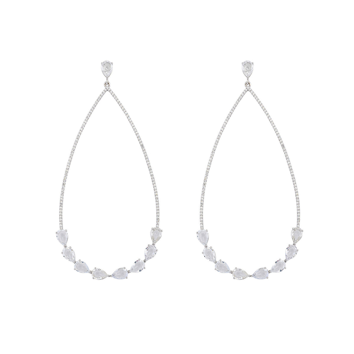 Sapphire Earring. Gold earring. Fine jewelry. Anatol. Golden Hall. Σκουλαρίκι χρυσό. Σκουλαρίκι  με ζαφείρια. Σκουλαρίκι τρυπητό. Σκουλαρίκι με ζαφείρι. Σκουλαρίκι με διαμάντια. Athens. Σκουλαρίκι με μπριγιάν. 