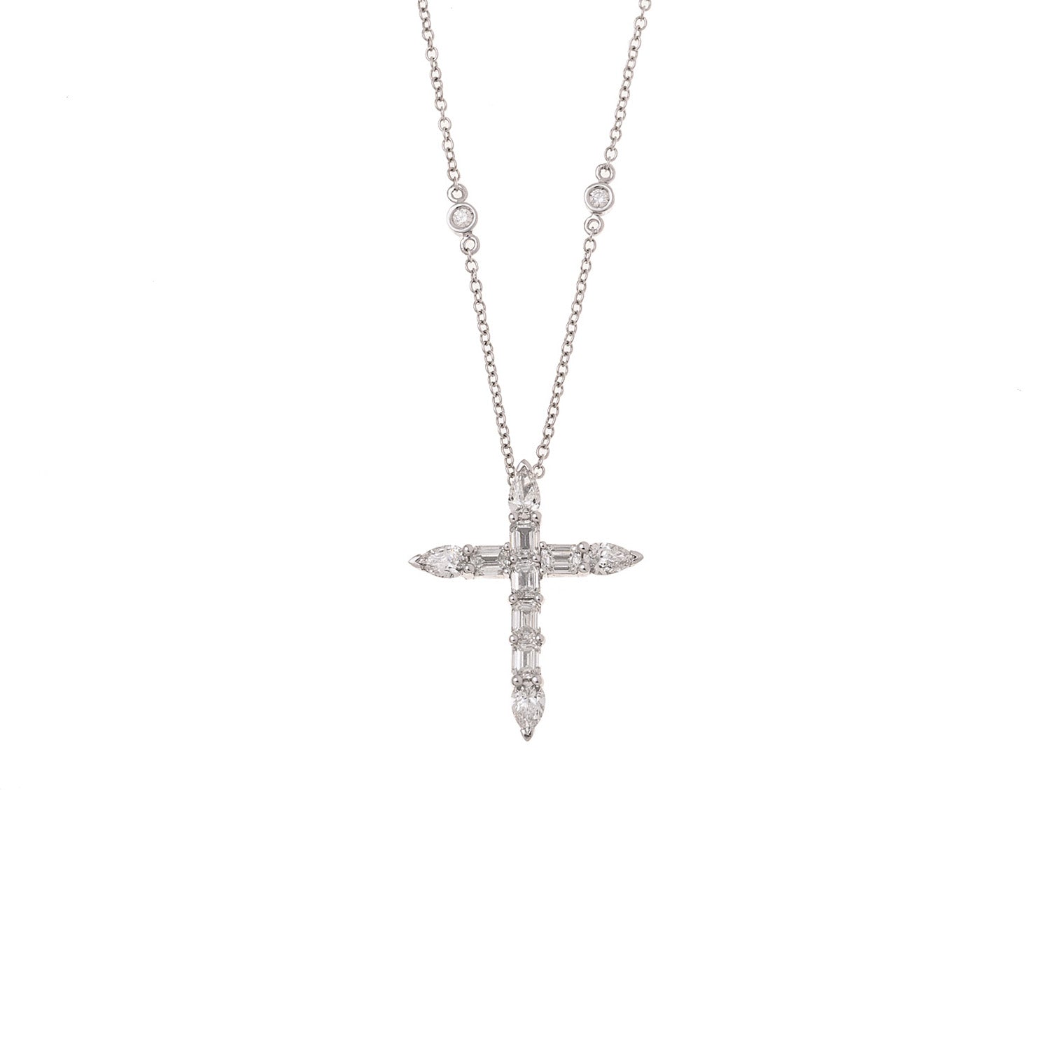 Diamond Cross. Gold and diamond cross. Cross for christening. Cross for baptism. Fine jewellery. Anatol jewellery. Χρυσά κοσμήματα. Κοσμήματα Κηφισιά. Σταυρός χρυσός. Σταυρός με διαμάντια. Βαφτιστικός σταυρός. Σταυρός για βάφτιση.  Σταυρός με μπριγιάν. 