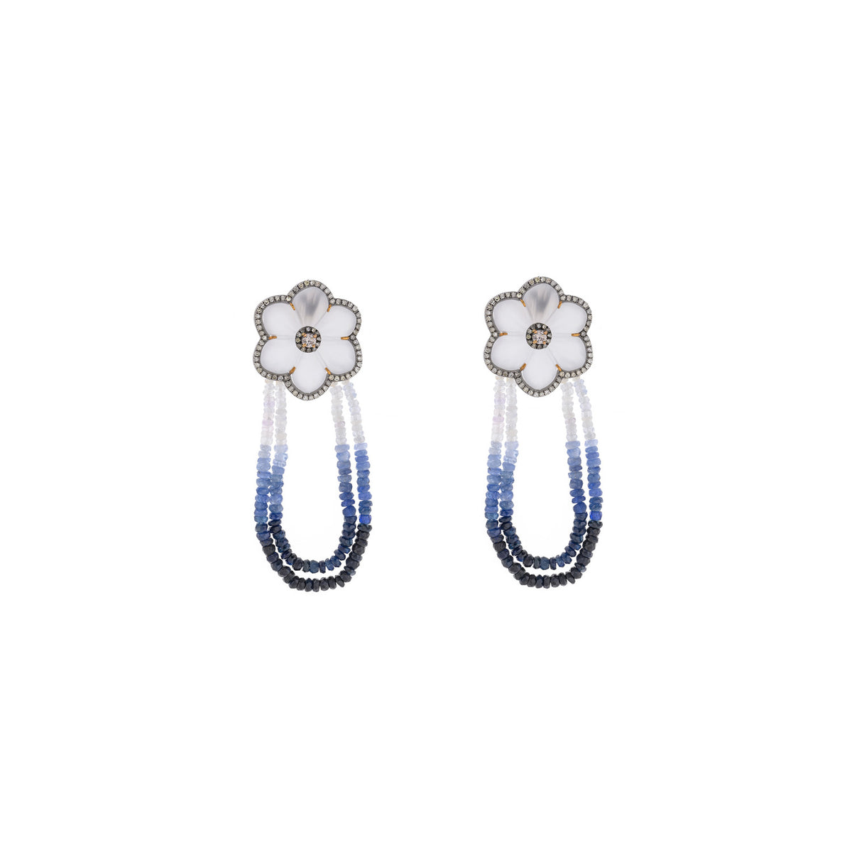 Fine Jewelry Earring. Diamond Earring. Gold and diamond earring. High end jewelry earring. Expensive jewelry. Anatol jewelry. Kifissia. Golden Hall. Χρυσά κοσμήματα. Κοσμήματα Κηφισιά. Σκουλαρίκι με διαμάντια. Σκουλαρίκι με μπριγιάν. Ακριβό σκουλαρίκι. Χρυσό σκουλαρίκι. Sapphire flower earrings.