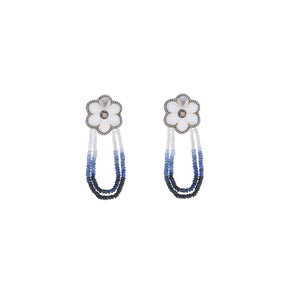 Fine Jewelry Earring. Diamond Earring. Gold and diamond earring. High end jewelry earring. Expensive jewelry. Anatol jewelry. Kifissia. Golden Hall. Χρυσά κοσμήματα. Κοσμήματα Κηφισιά. Σκουλαρίκι με διαμάντια. Σκουλαρίκι με μπριγιάν. Ακριβό σκουλαρίκι. Χρυσό σκουλαρίκι. Sapphire flower earrings.