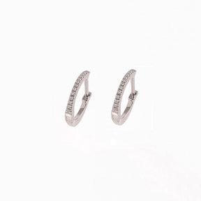 Diamond Hoop earrings. Hoop earrings. Gold hoop earrings. Gold and Diamond hoop earrings. Easy to wear hoops. Diamond hoops. Diamond earrings for gift. Χρυσοί κρίκοι. Διαμαντένιοι κρίκοι. Κρίκος με διαμάντια. Σκουλαρίκια κρίκοι. Σκουλαρίκι για δώρο. Fine jewelry. Anatol. Kifissia. Golden Hall. Athens.